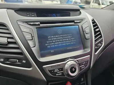 현대 아반떼 2024년 11월 2일 사진 5 · 실내