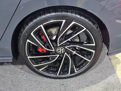폭스바겐 골프 GTI 2024년 12월 31일 사진 7 · 바퀴