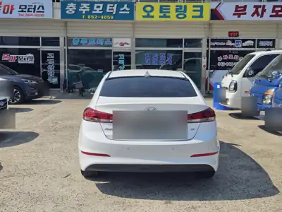 현대 아반떼 2025년 5월 31일 사진 9 · 외관