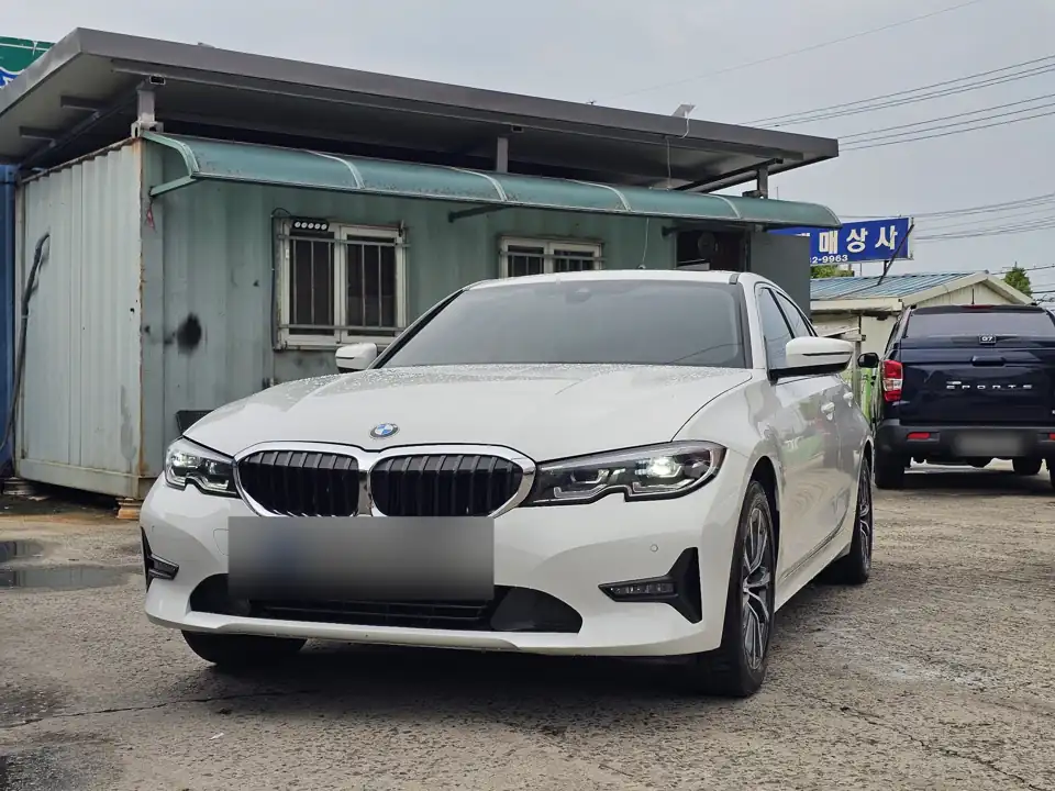 BMW 320i · 은아모터스 매장 실차 사진