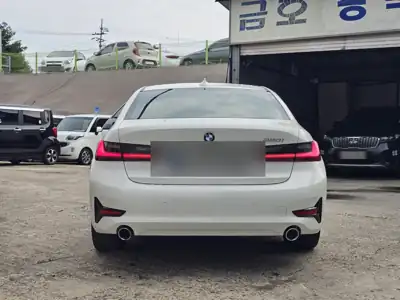 BMW 320i 사진 4 · 외관