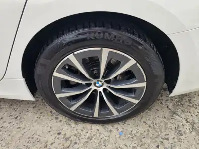 BMW 320i 사진 5 · 바퀴