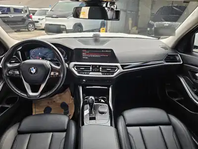 BMW 320i 사진 6 · 실내