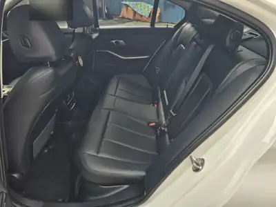 BMW 320i 사진 8 · 실내
