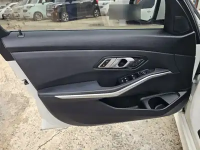 BMW 320i 사진 9 · 실내