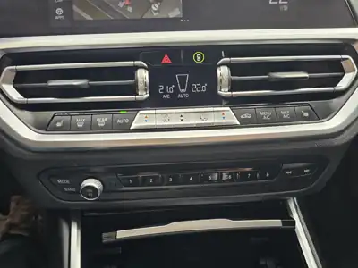 BMW 320i 사진 13 · 실내