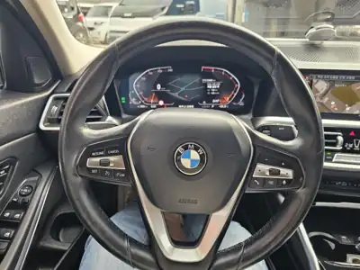 BMW 320i 사진 17 · 실내