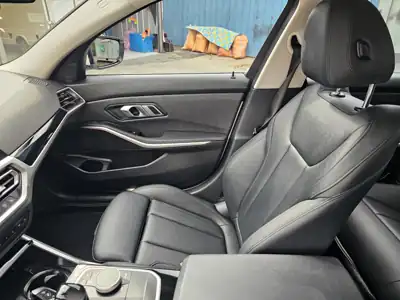 BMW 320i 사진 25 · 실내
