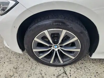 BMW 320i 사진 27 · 바퀴