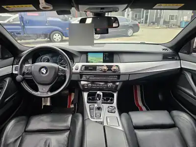 BMW 520d M 스포츠 사진 6 · 실내