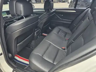 BMW 520d M 스포츠 사진 8 · 실내