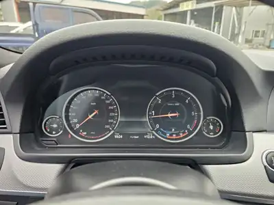 BMW 520d M 스포츠 사진 10 · 계기판