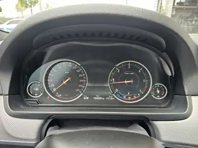 BMW 520d M 스포츠 사진 16 · 계기판