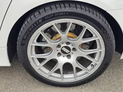 BMW 520d M 스포츠 사진 17 · 바퀴