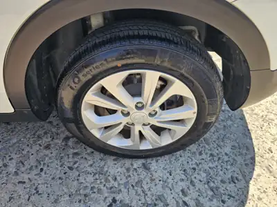 쌍용 티볼리 아머 VX 2WD 사진 5 · 바퀴