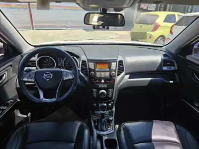 쌍용 티볼리 아머 VX 2WD 사진 6 · 실내