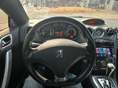 2025-03-10 · 푸조 실내 실사진